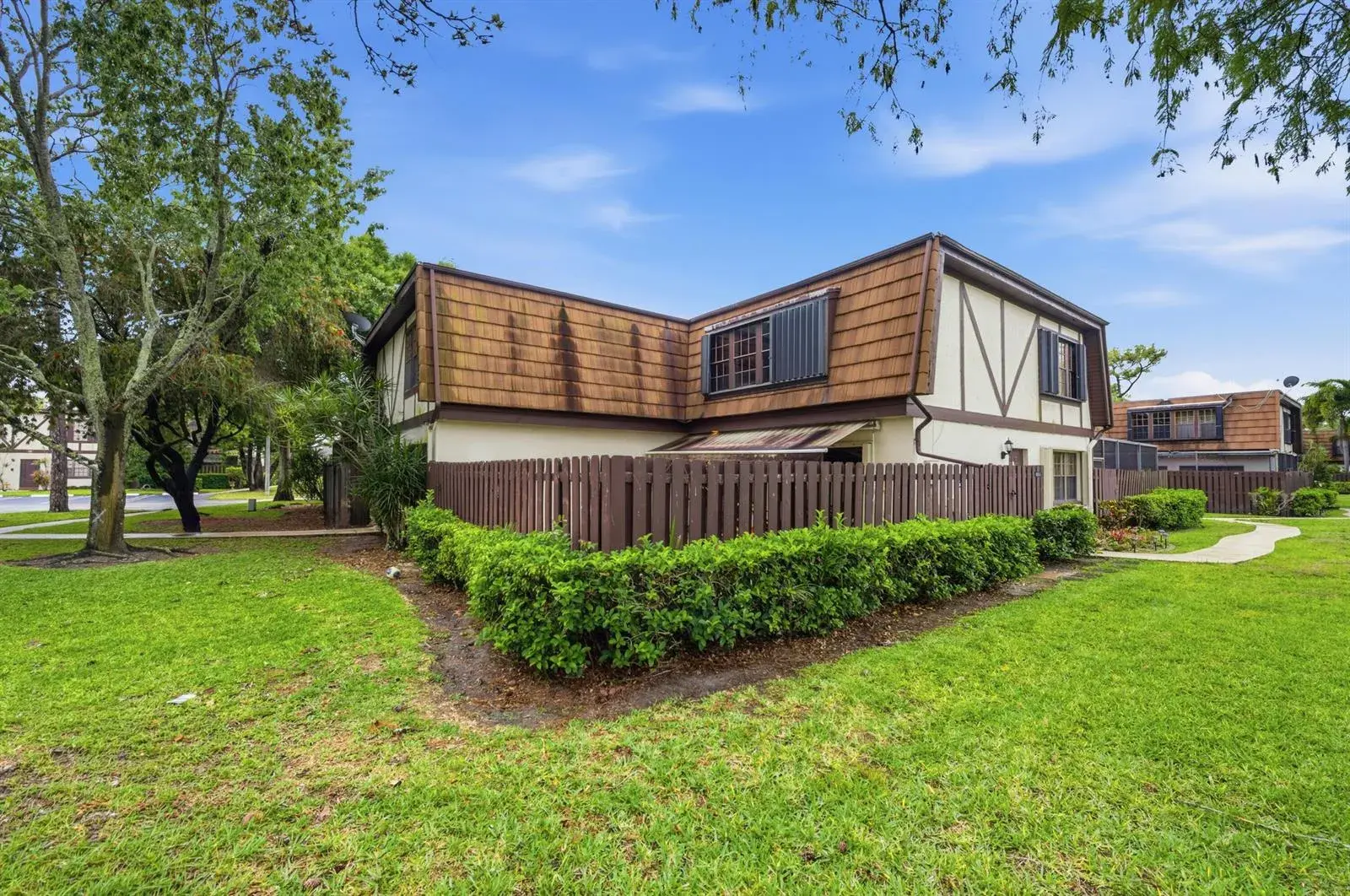 105 Weybridge Circle # A, Royal Palm Beach FL 33411