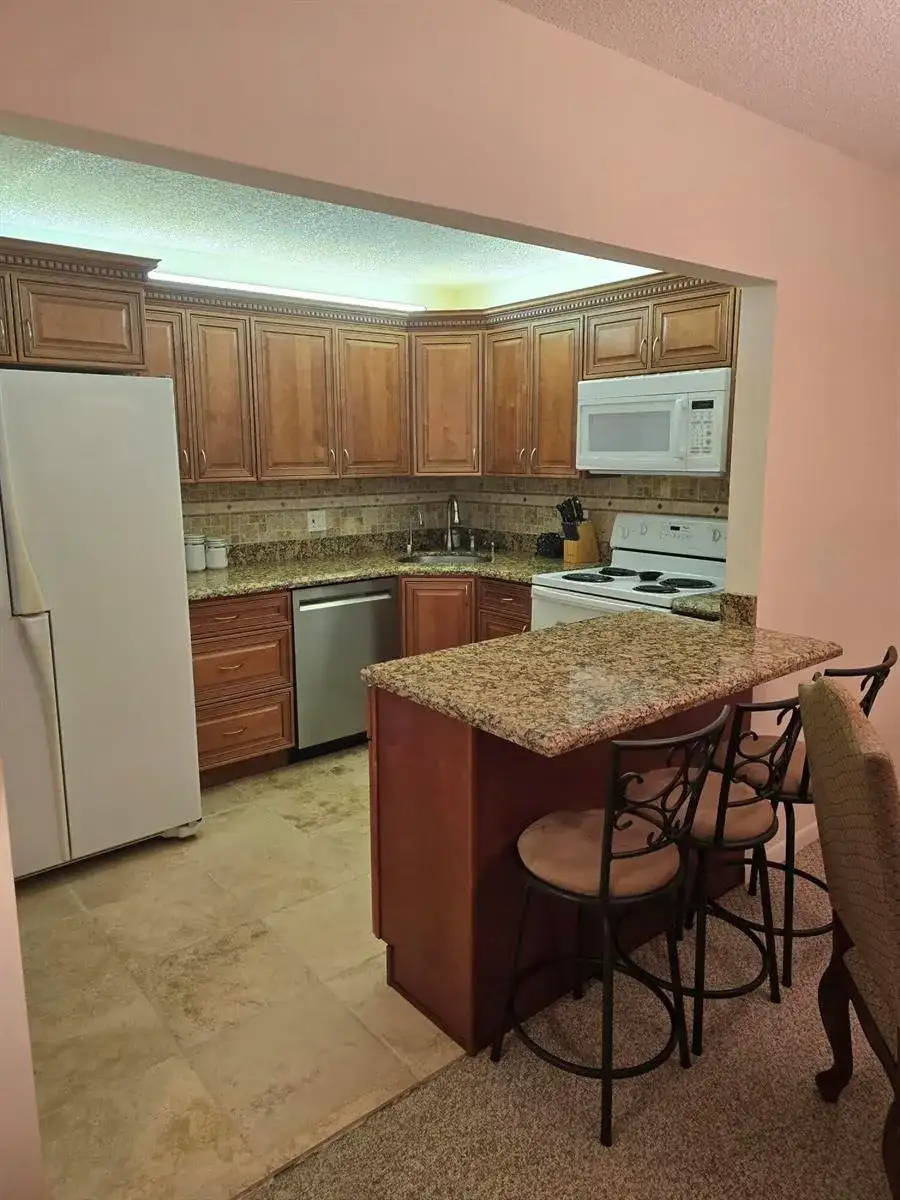 317 Pine Ridge Circle, FL 33463 photo 4