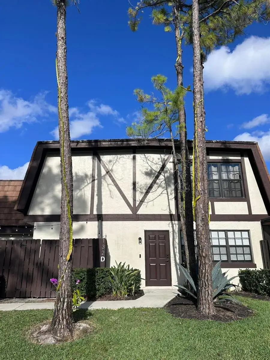 132 Weybridge Circle, Royal Palm Beach FL 33411