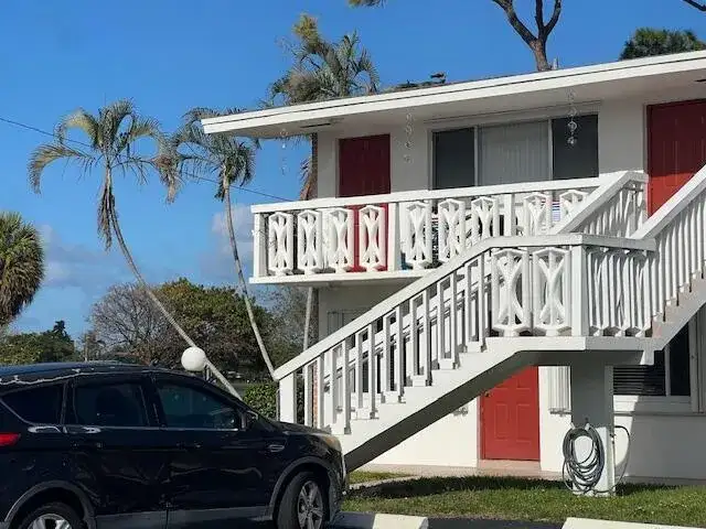 2020 Lake Osborne Drive # 11, FL 33461 photo 2