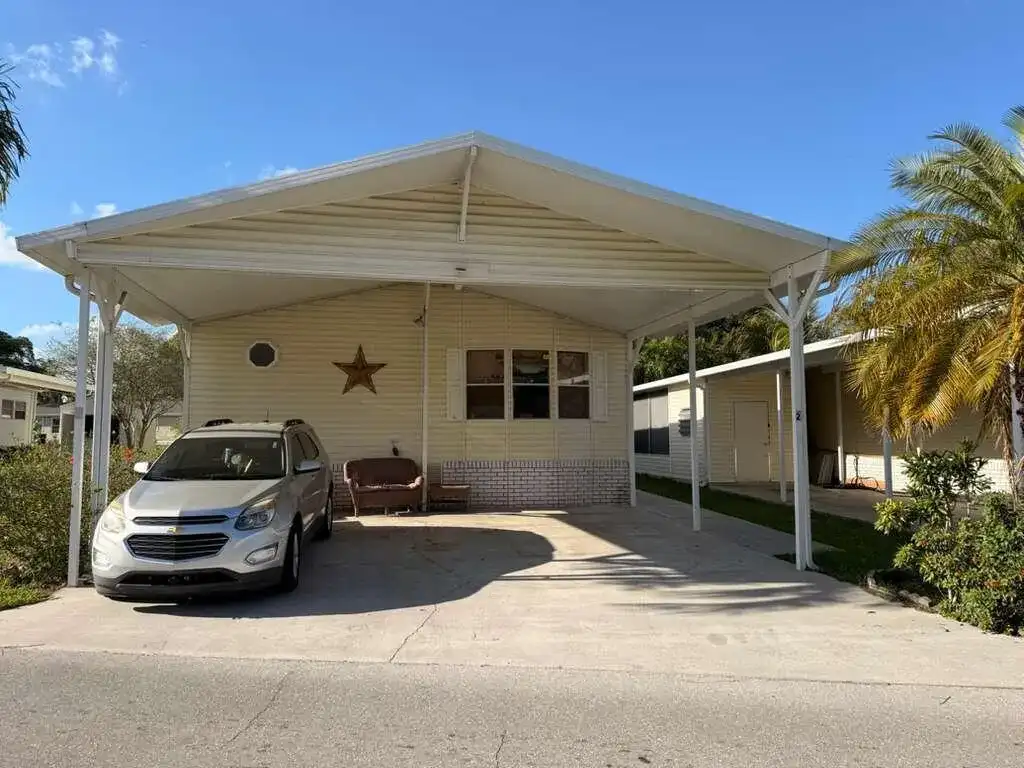 2 S 4 Seasons Road, Palm Beach Gardens FL 33410