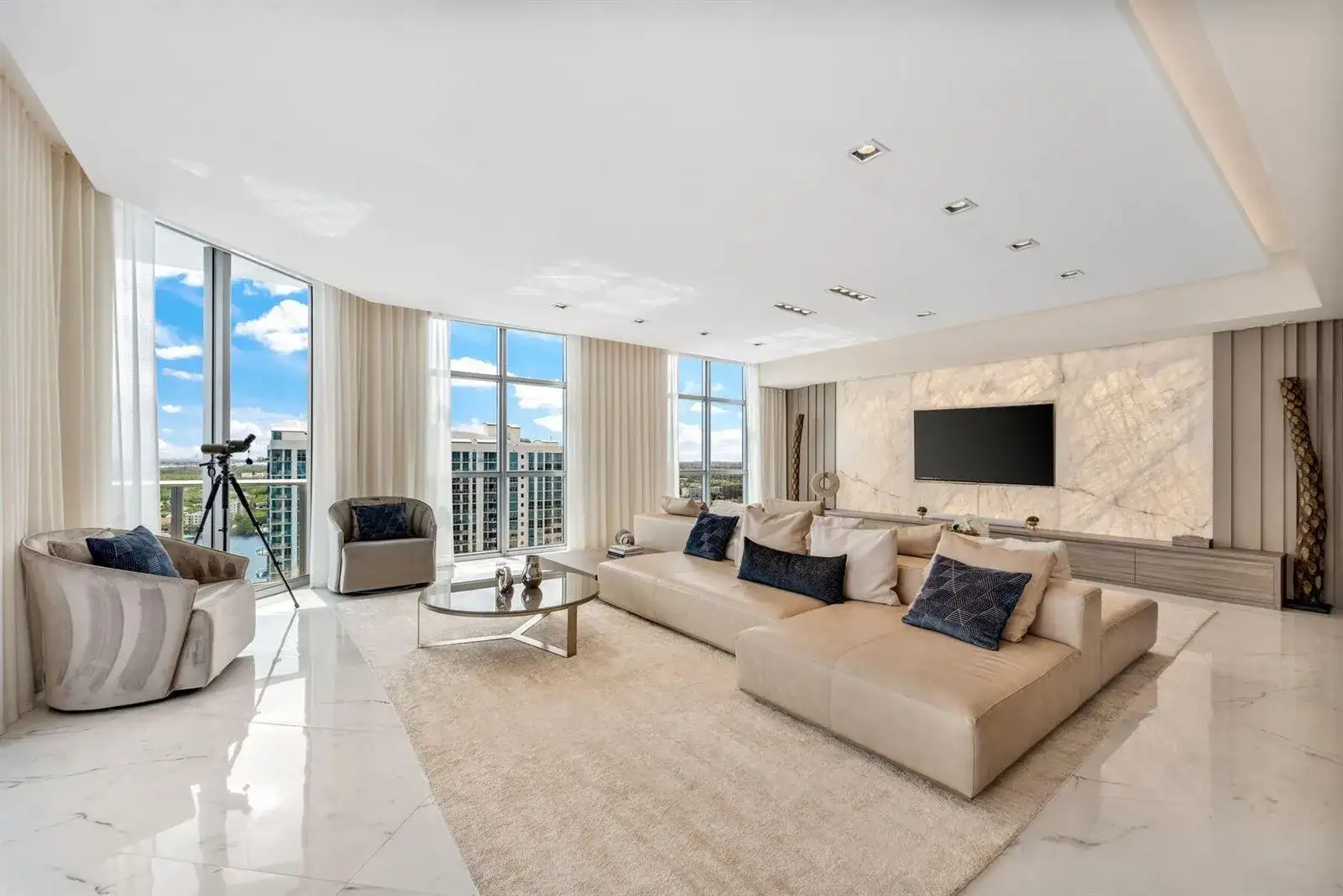 17301 Biscayne Boulevard # 7, North Miami Beach FL 33160 photo 2