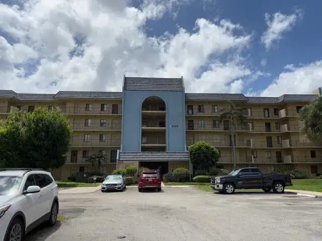 2820 Tennis Club Drive # 401, West Palm Beach FL 33417