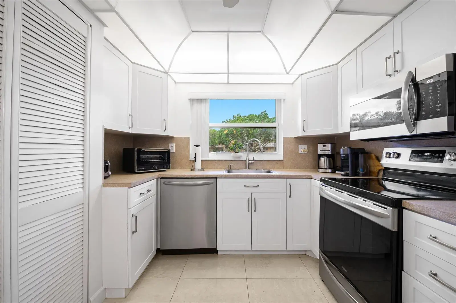 9330 E Sunrise Lakes Boulevard E # 104, Sunrise FL 33322