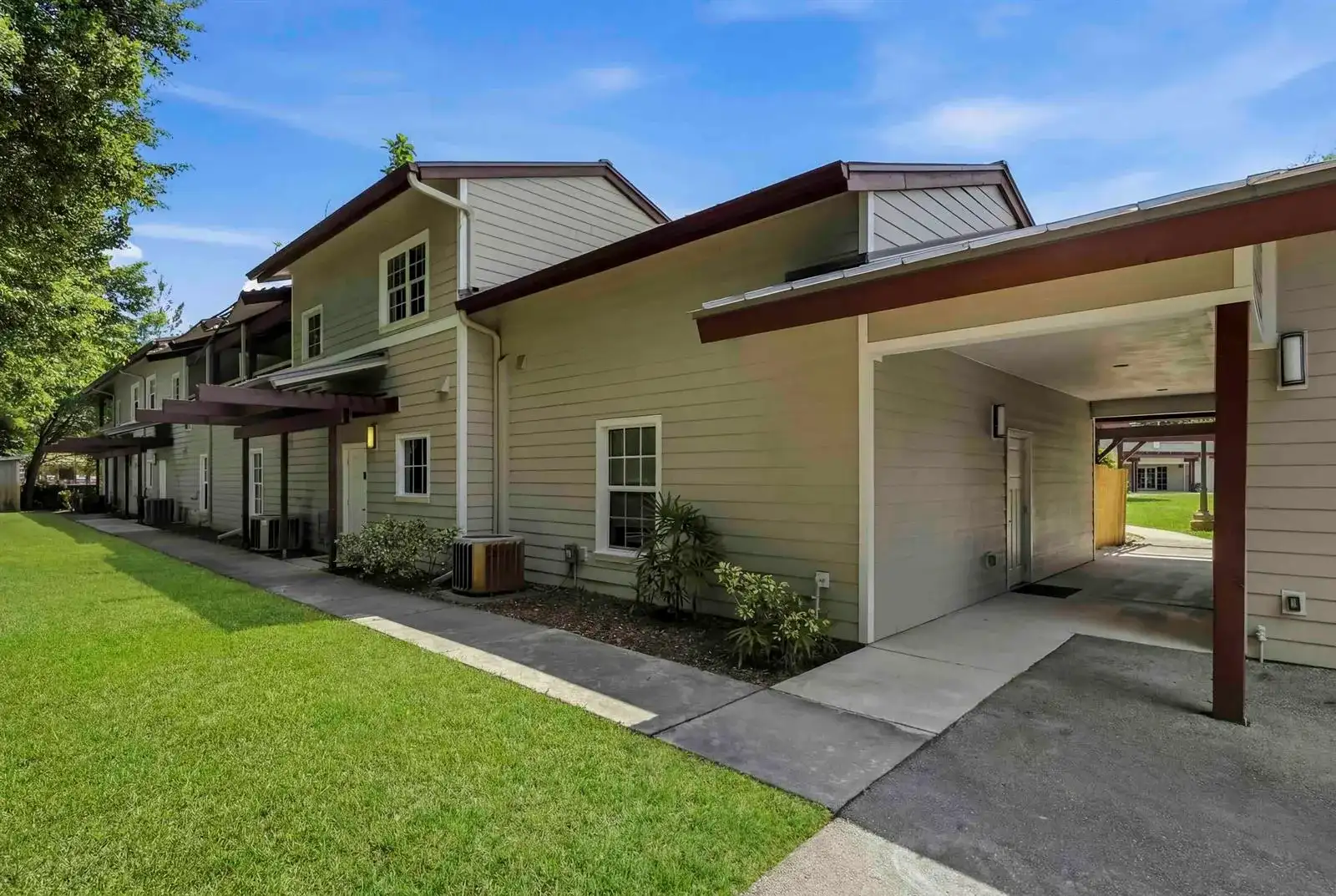 2950 S Flamingo Road, Davie FL 33330 photo 4