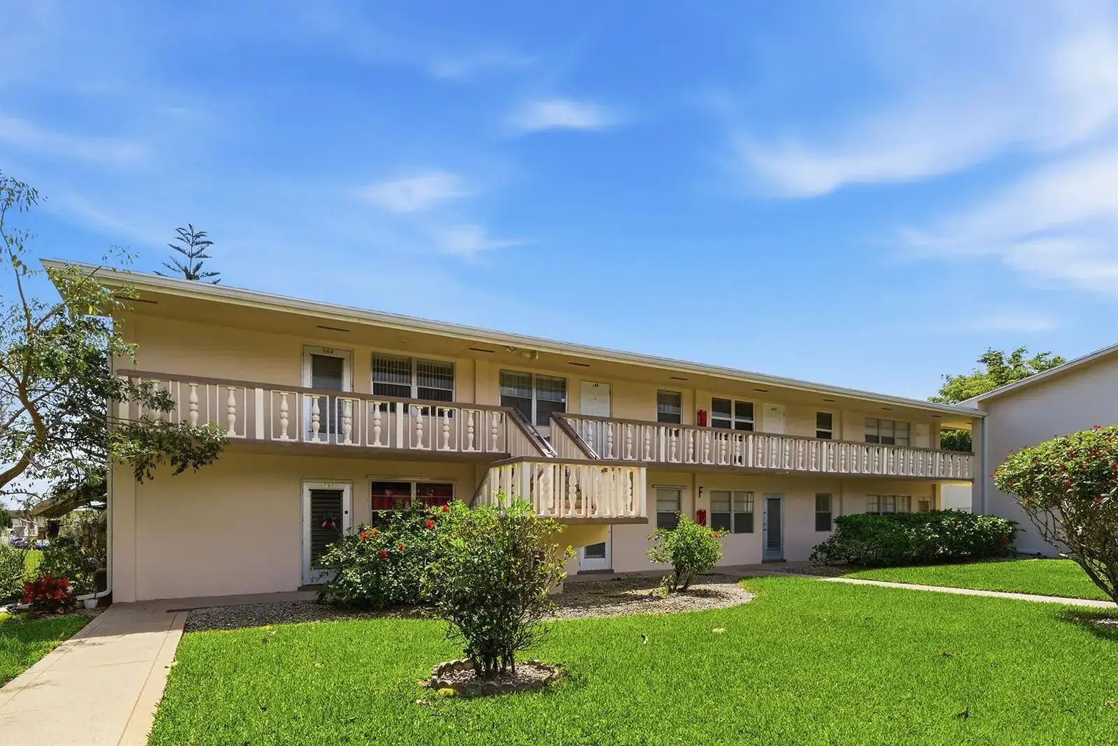 142 Norwich F, West Palm Beach FL 33417 photo 2