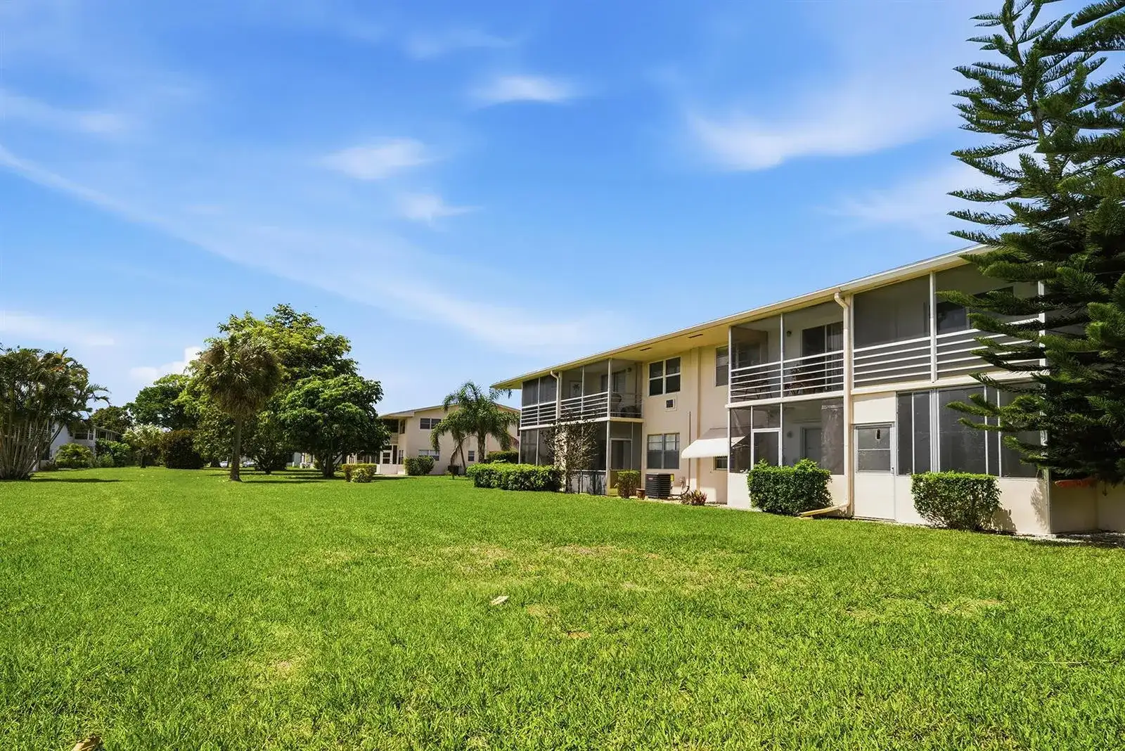 142 Norwich F, West Palm Beach FL 33417 photo 4
