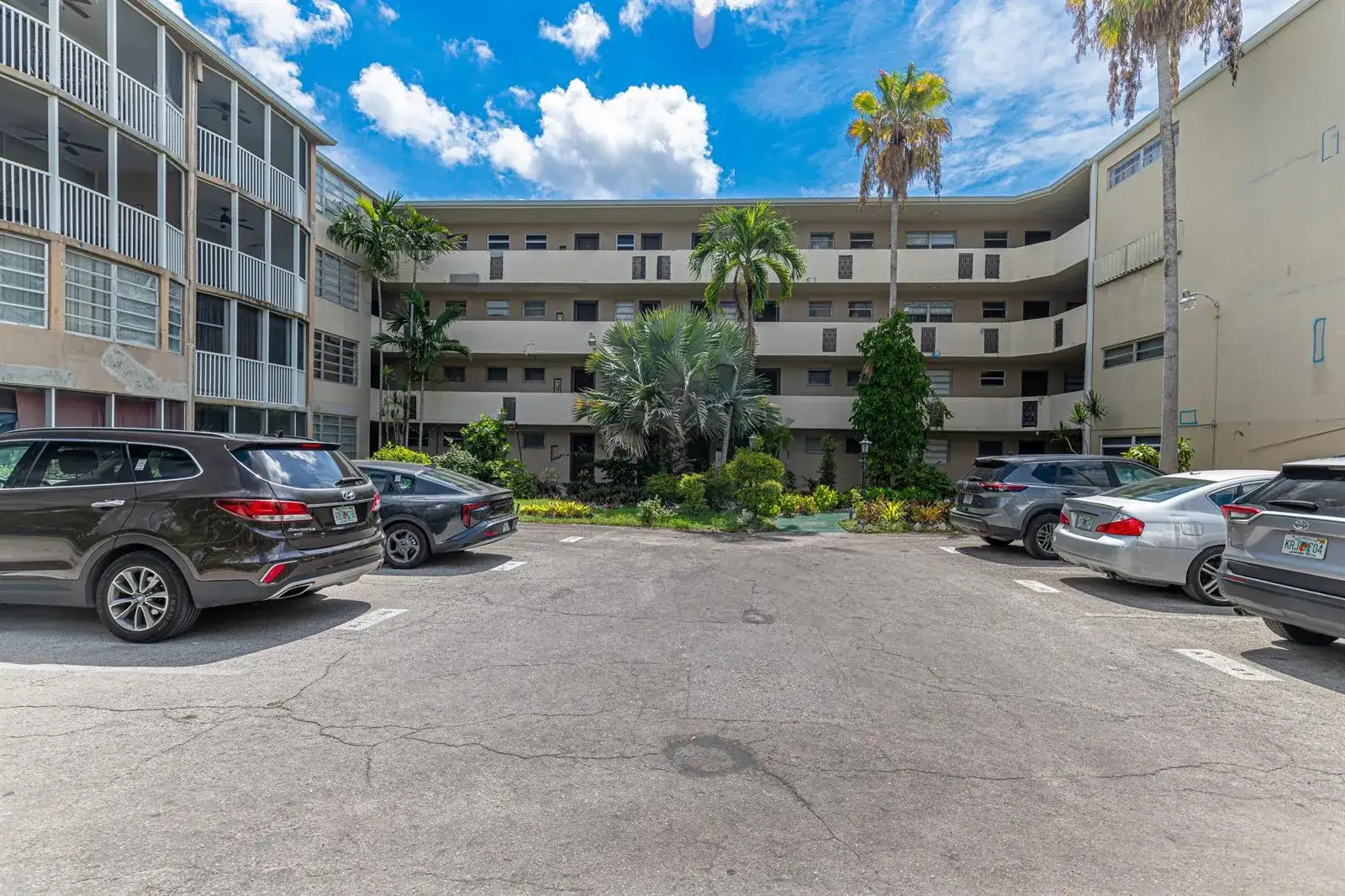 1660 NE 191st Street Unit 311, Miami FL 33179 photo 3