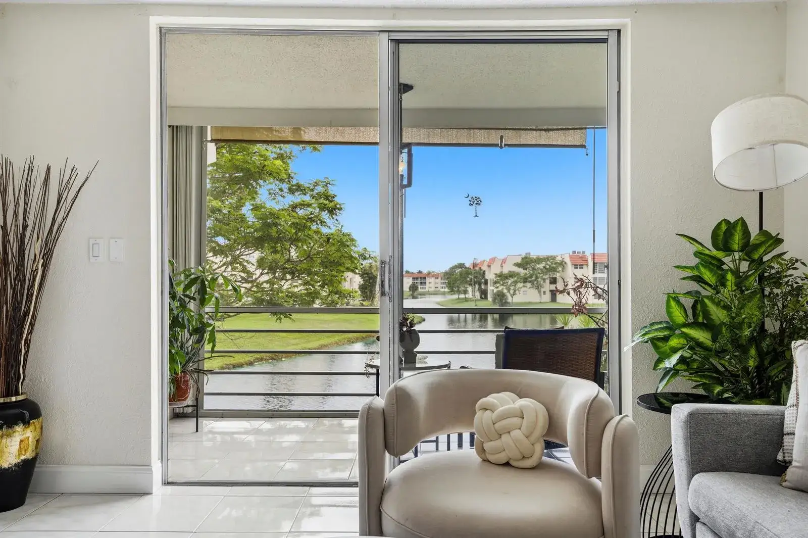 2900 Sunrise Lakes Drive W # 201, Sunrise FL 33322
