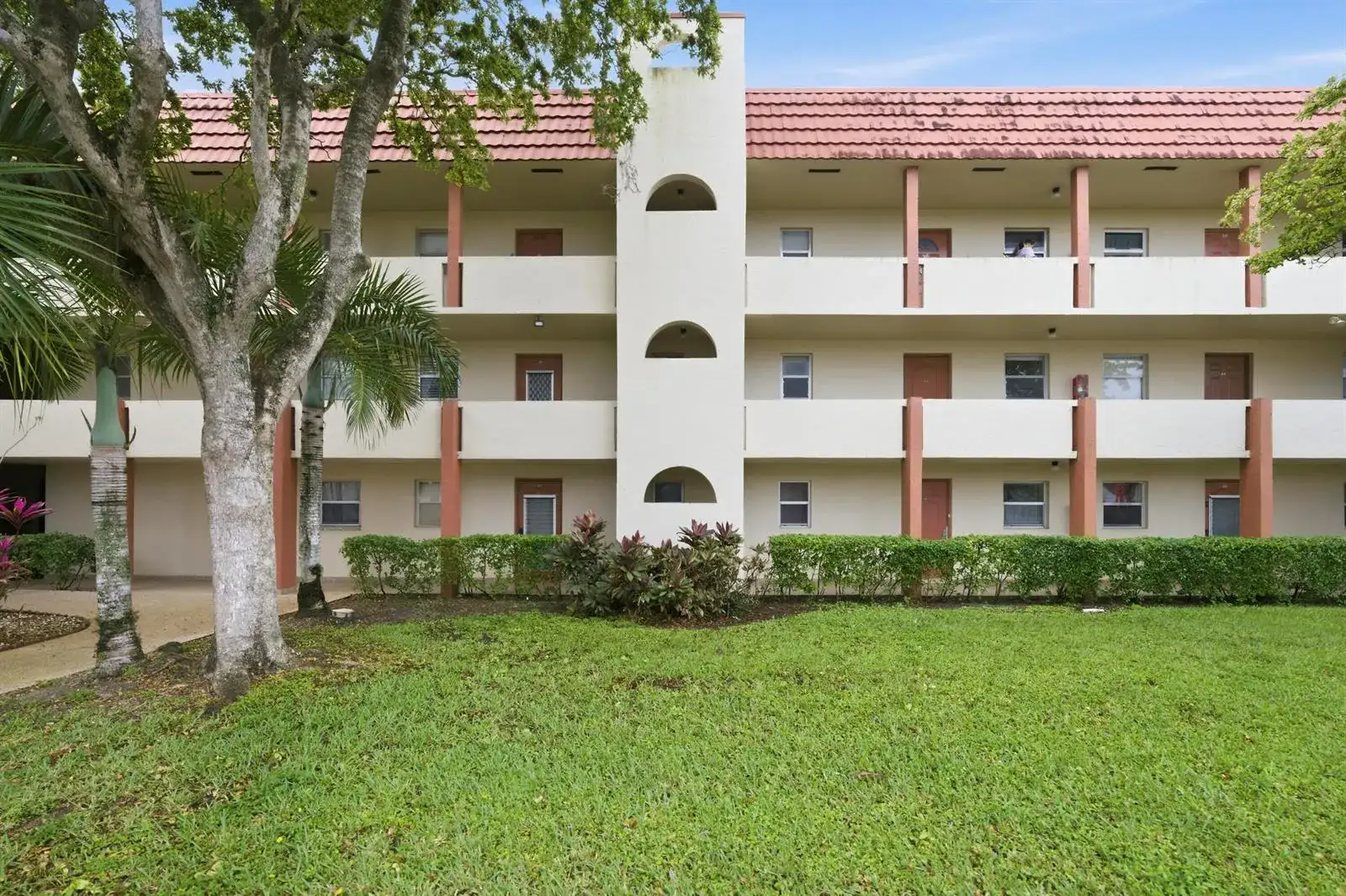 2900 Sunrise Lakes Drive W # 201, Sunrise FL 33322 photo 4
