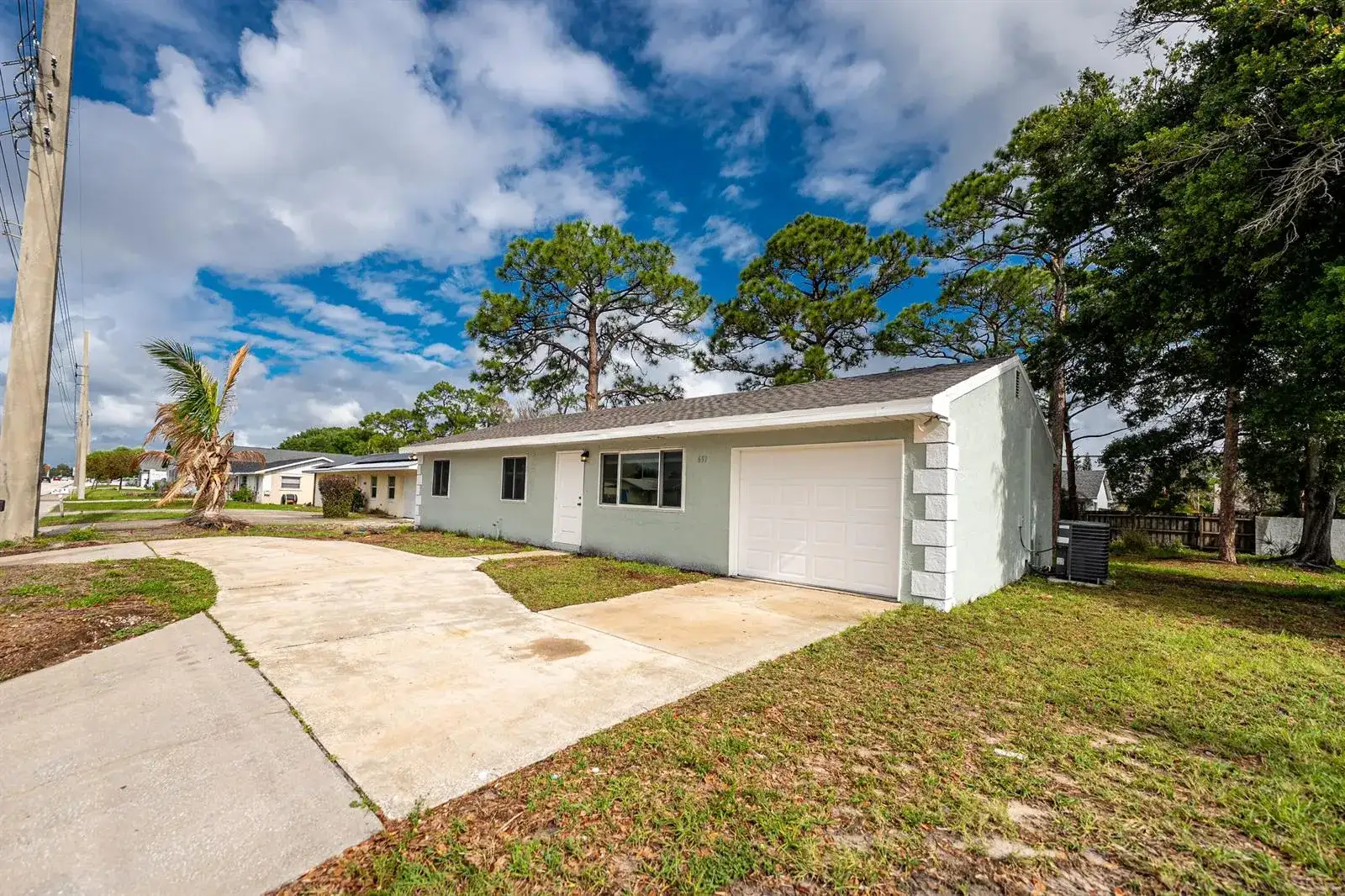 651 SE Port St Lucie Boulevard, Port St. Lucie FL 34984 photo 2