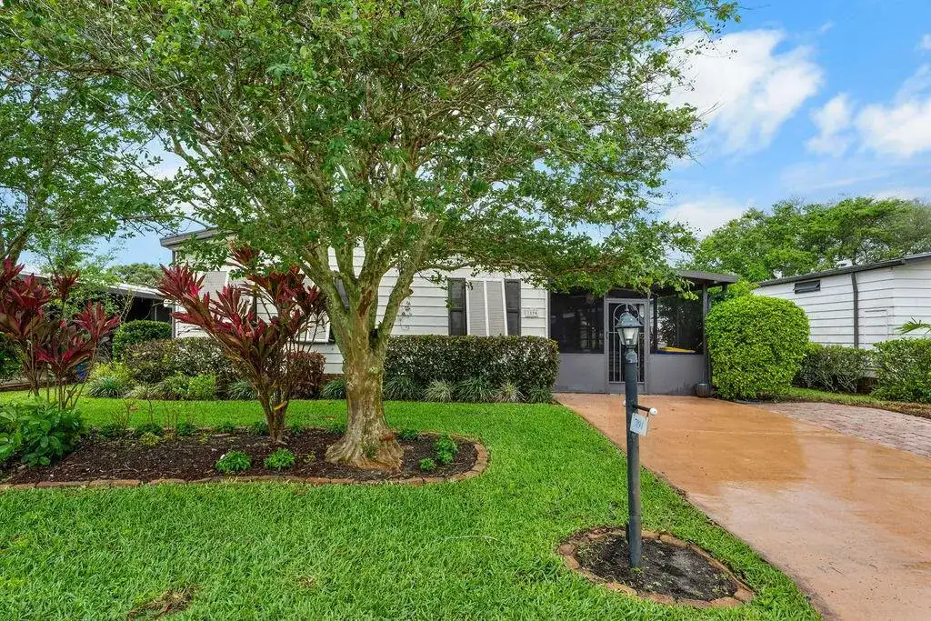 7894 SE Saratoga Drive E, Hobe Sound FL 33455 photo 2