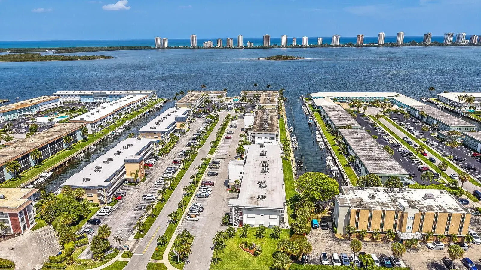 130 Doolen Court # 109, North Palm Beach FL 33408