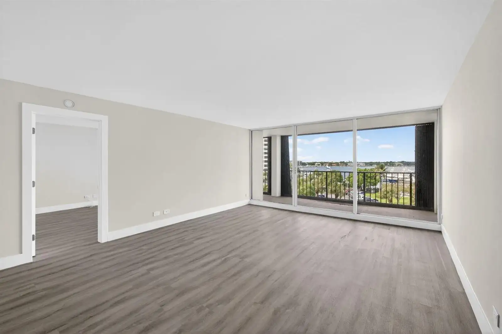 136 LAKESHORE Drive # 511, North Palm Beach FL 33408 photo 3