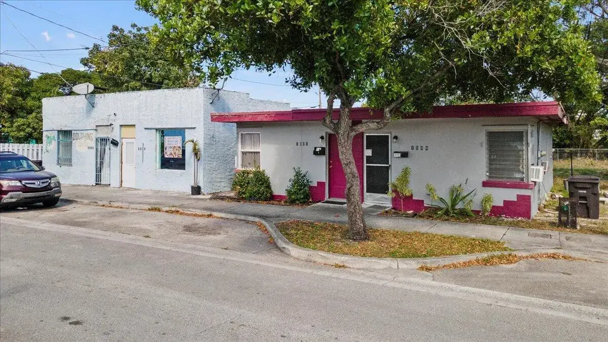 1504 N Sapodilla Avenue N, West Palm Beach FL 33401