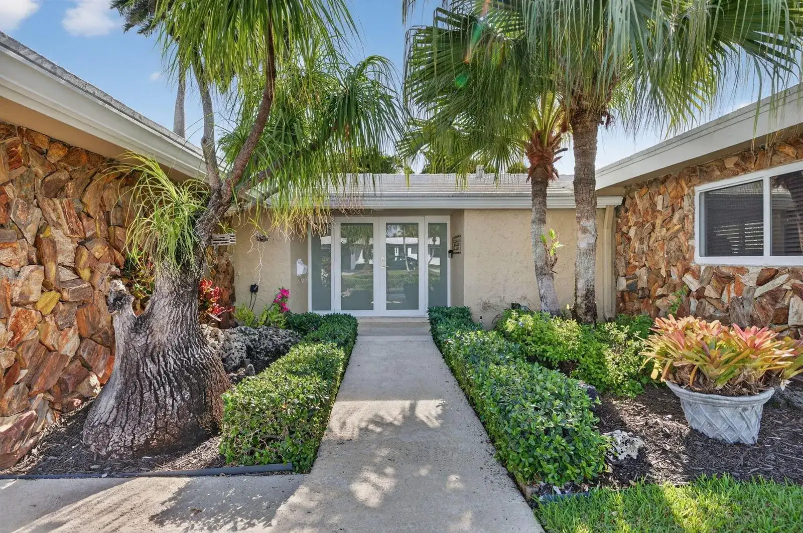 2300 NE 16th Avenue, Wilton Manors FL 33305 photo 2