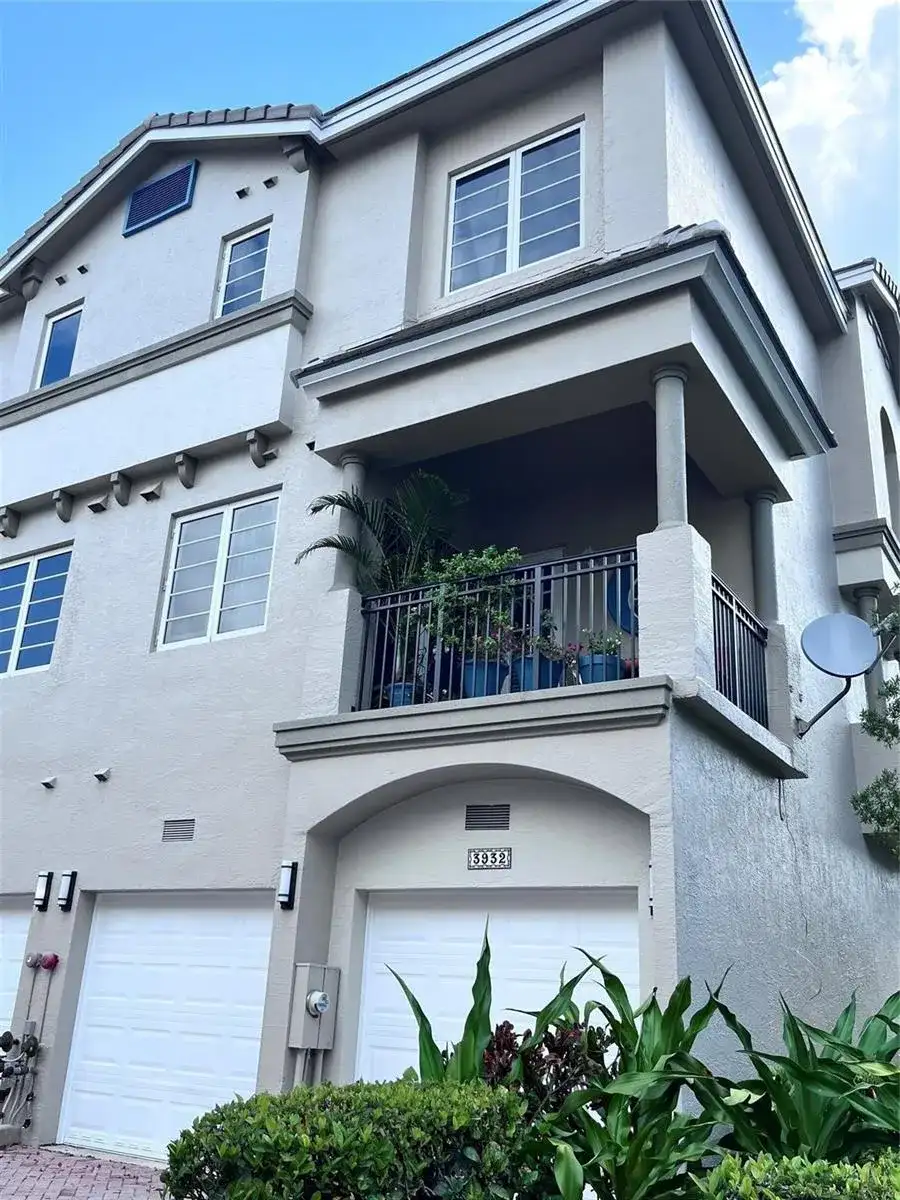 3932 Coral Heights Way, Oakland Park FL 33308 photo 3
