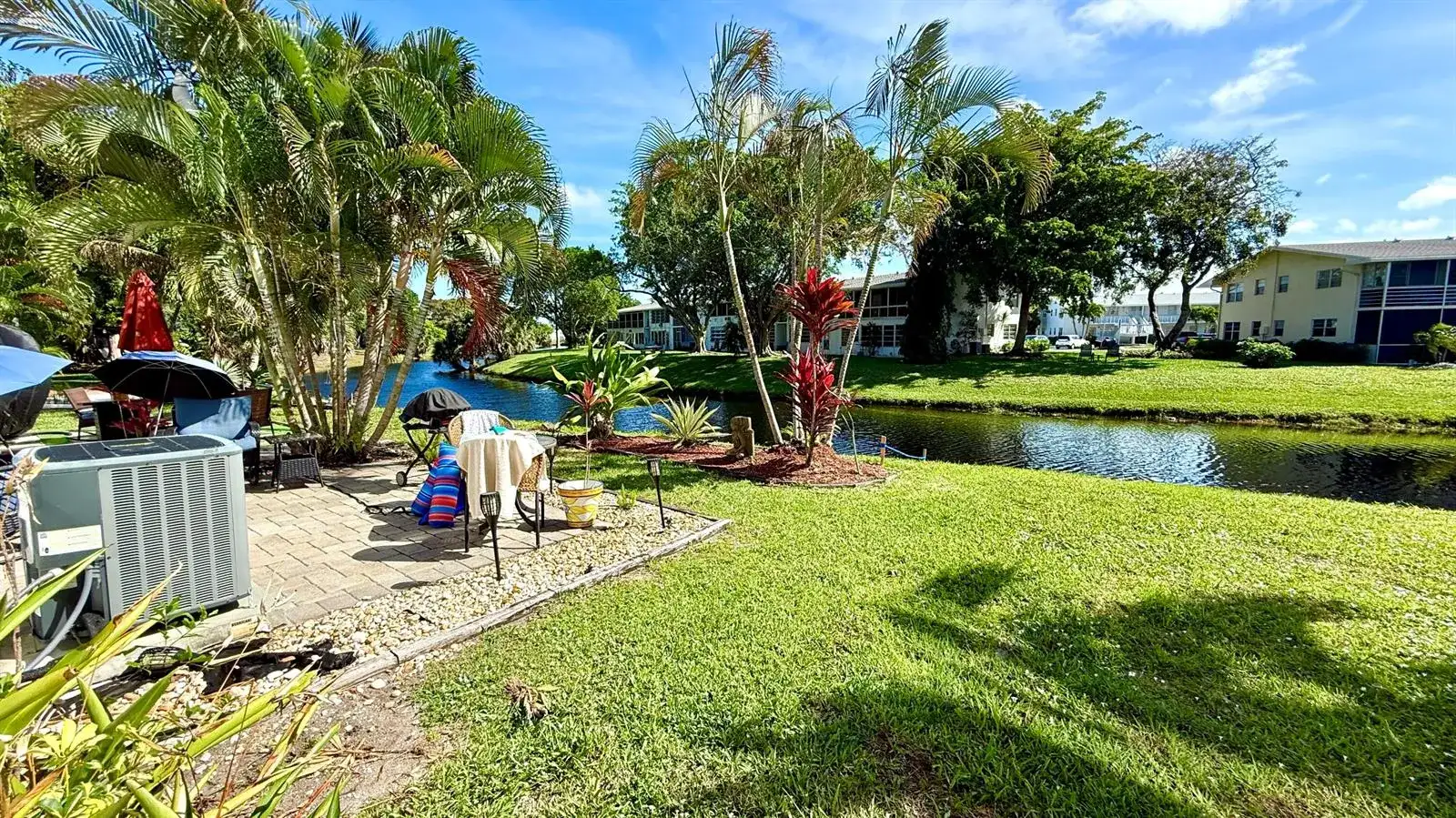 79 Lyndhurst D, Deerfield Beach FL 33442 photo 2