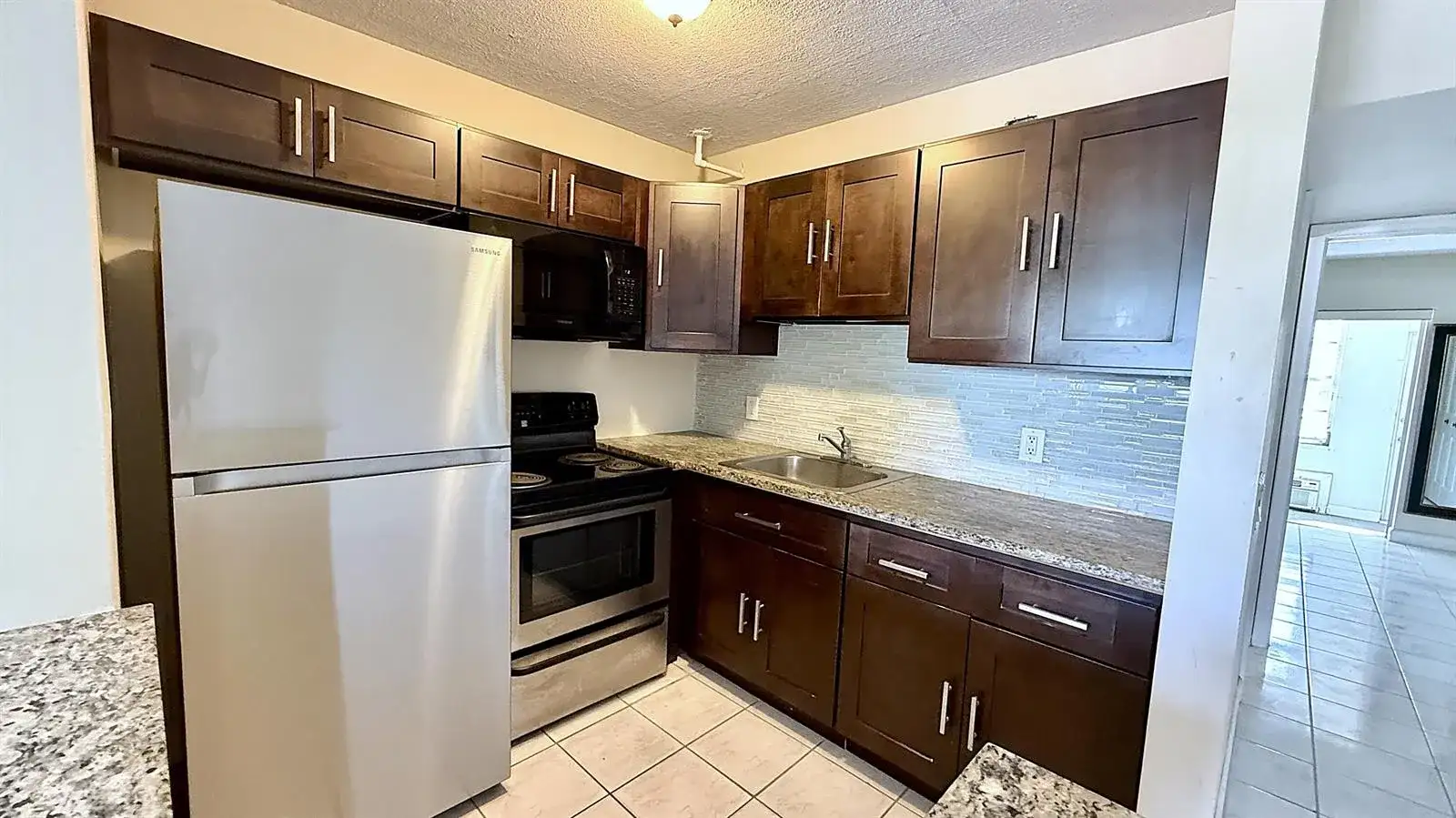 79 Lyndhurst D, Deerfield Beach FL 33442 photo 4