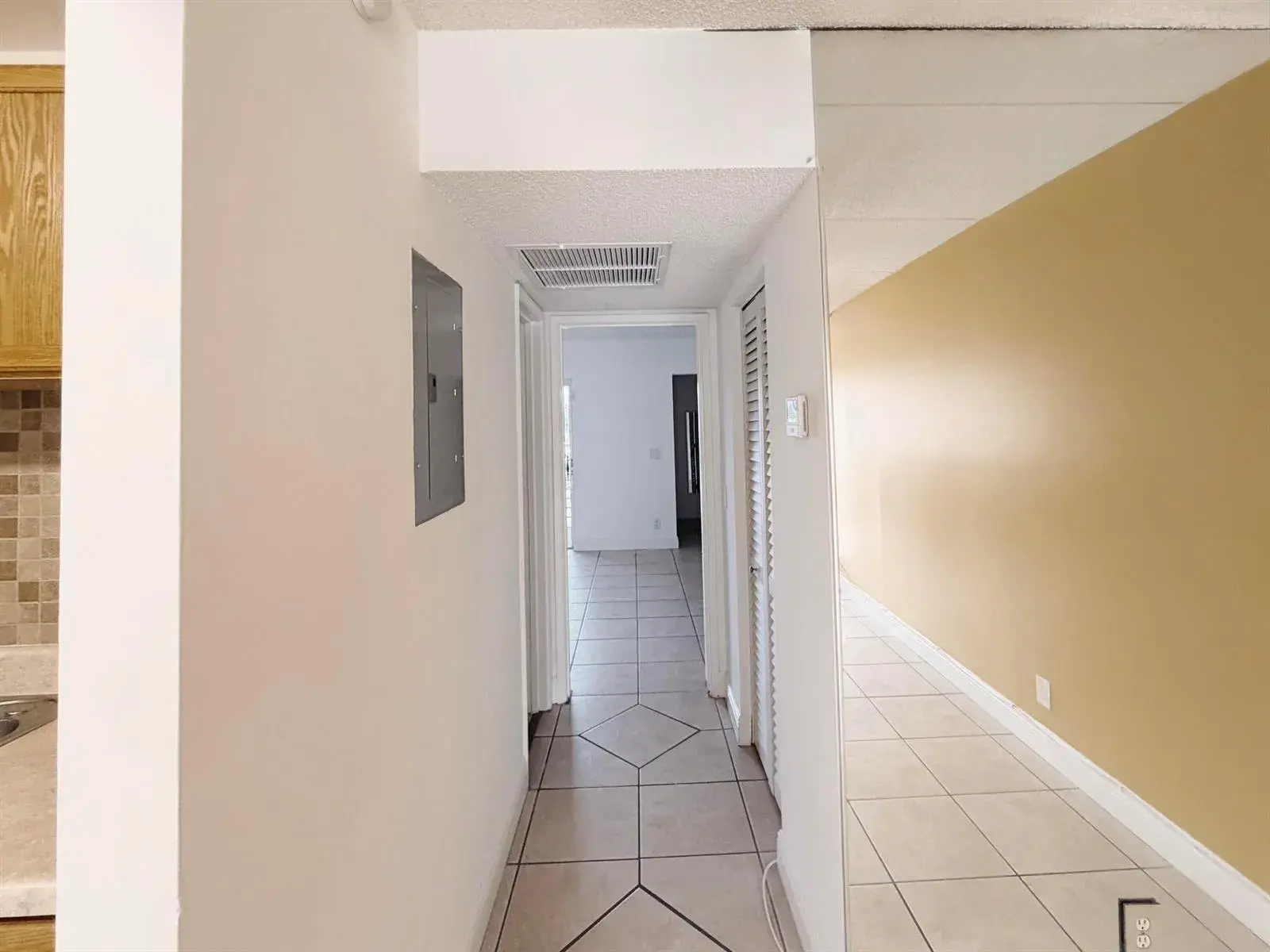 600 Village Green Court # 203, Palm Springs FL 33461