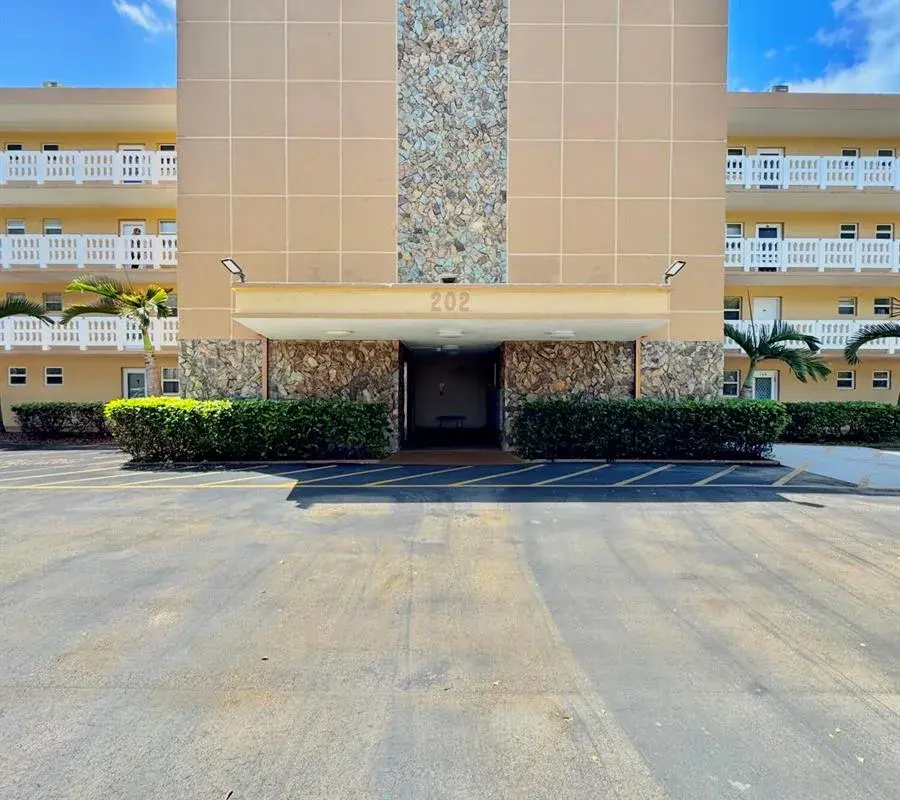 202 SE 10th Street # 105, Dania Beach FL 33004
