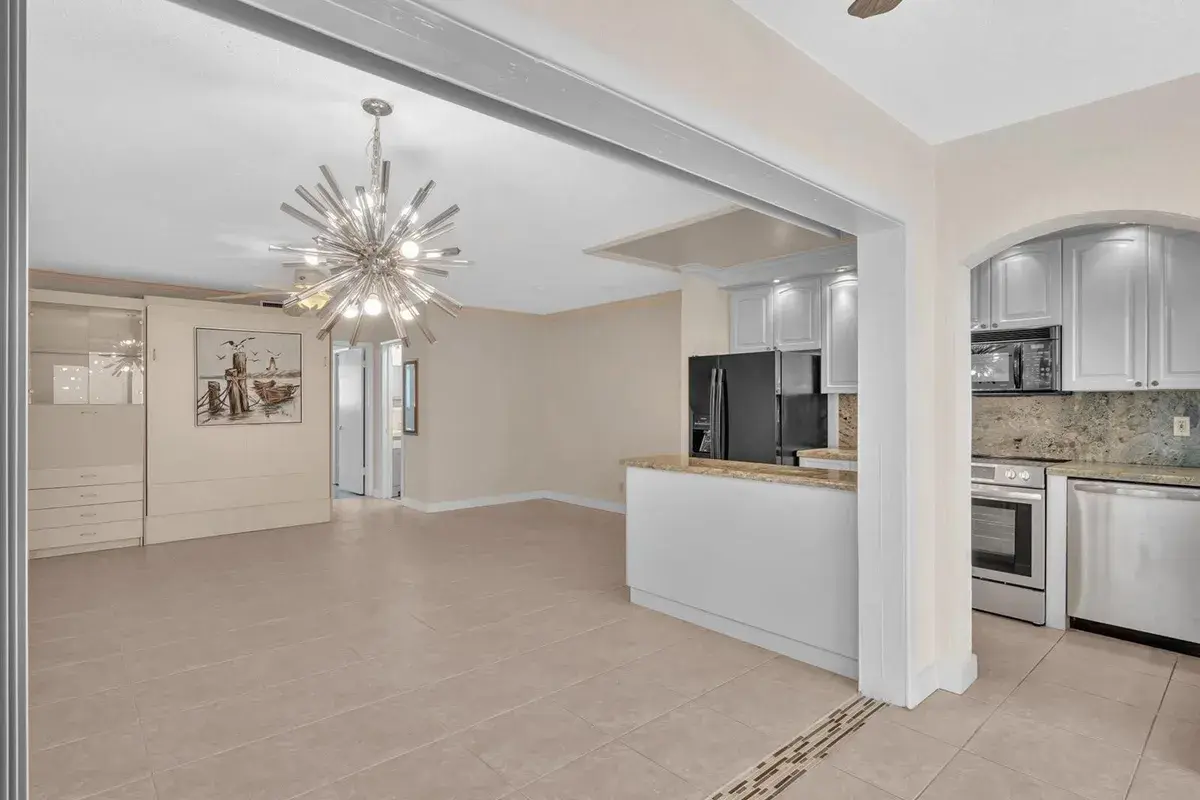 2000 Diana Drive # 207, Hallandale Beach FL 33009
