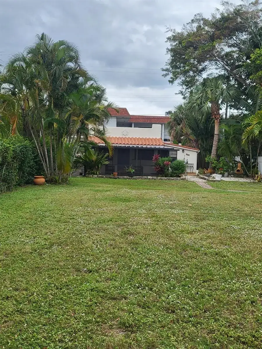 927 S Palmway, FL 33460 photo 2