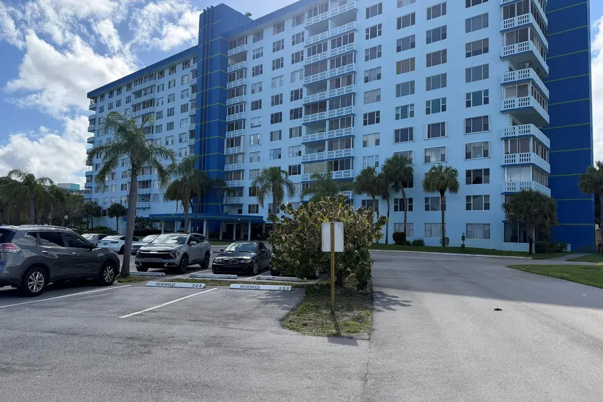 4001 Hillcrest Drive # 510, Hollywood FL 33021