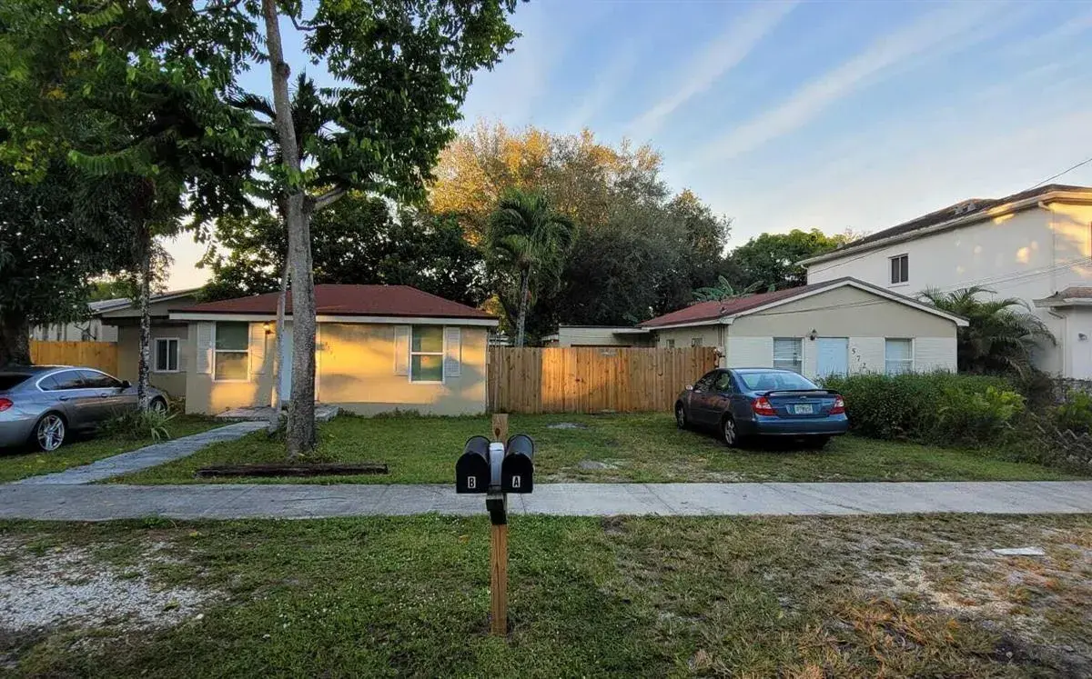 5721 Fillmore Street, Hollywood FL 33021
