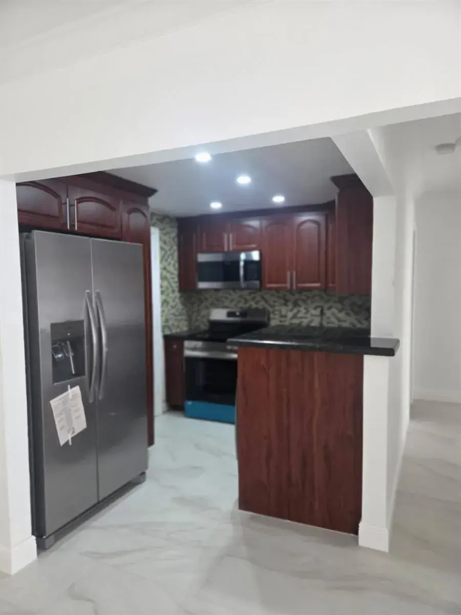 2161 NE 68 Street NE Unit 303, Fort Lauderdale FL 33308