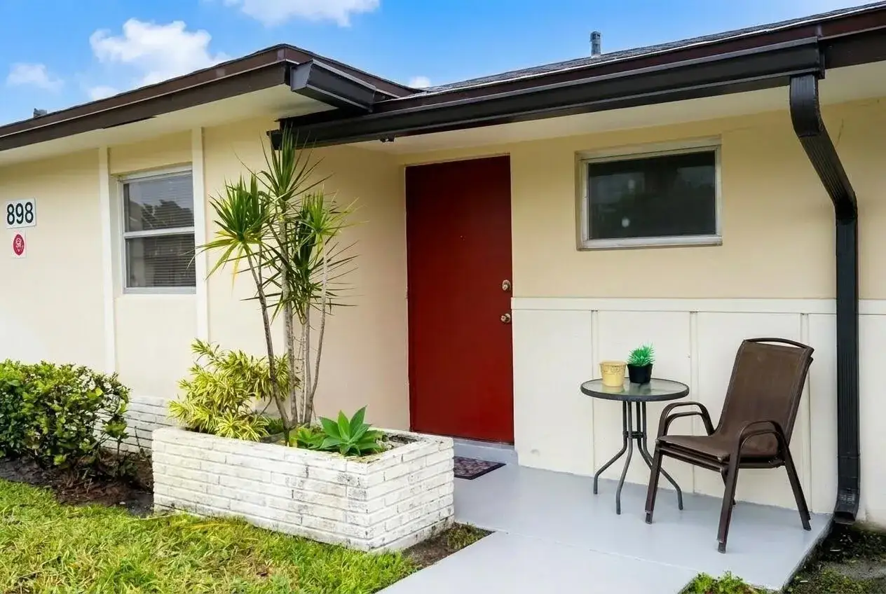 2898 Ashley Dr Drive E # C, West Palm Beach FL 33415