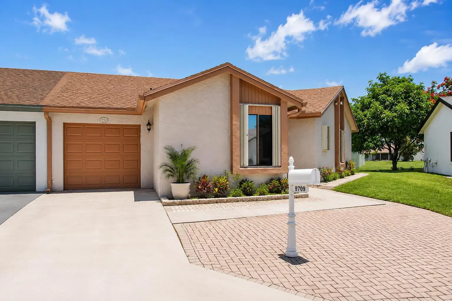 9709 Sunny Isle Circle, Boca Raton FL 33428