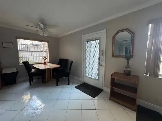 107 Flanders, Delray Beach FL 33484 photo 4