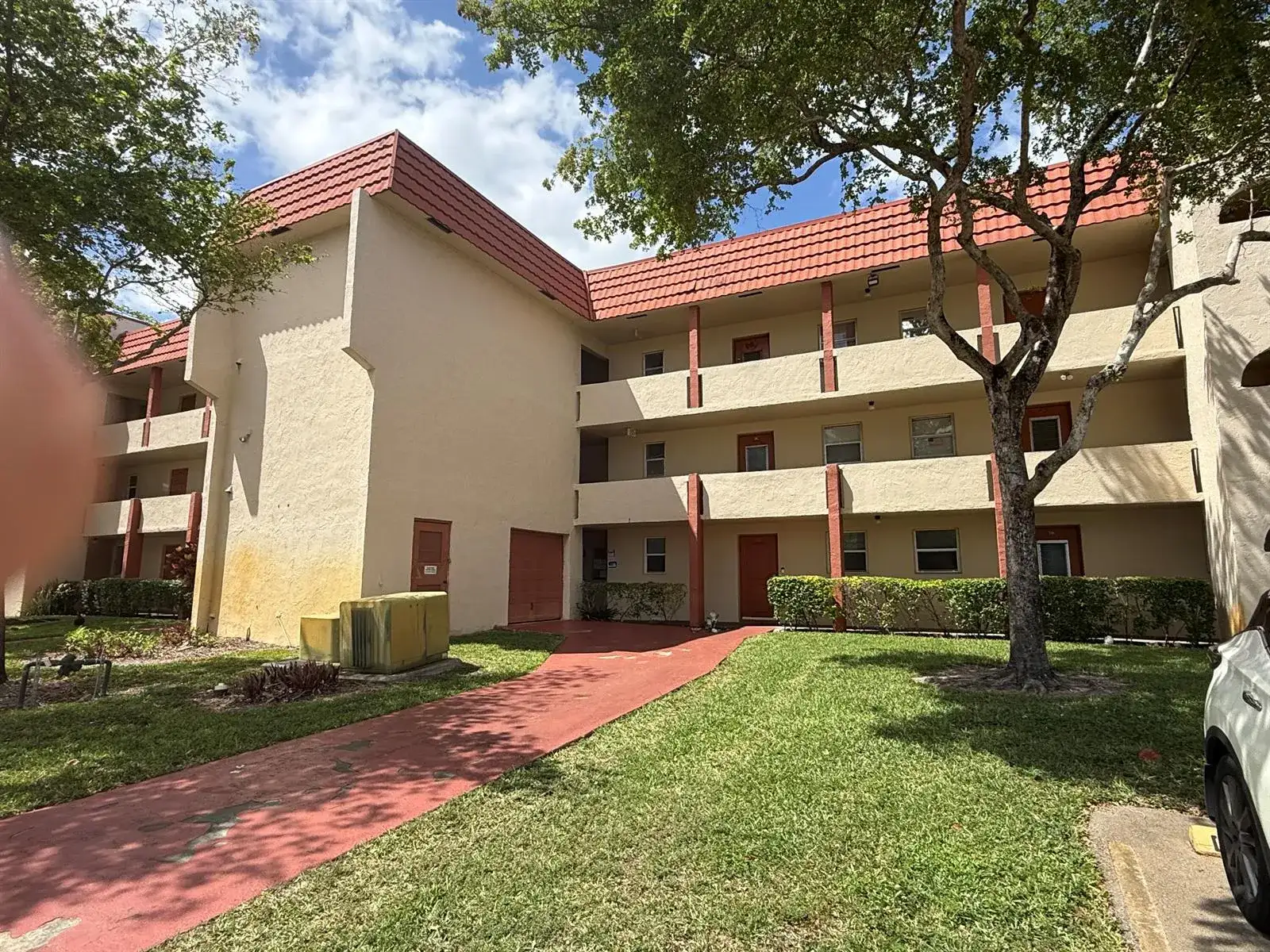 8051 Sunrise Lakes Drive N # 210, Sunrise FL 33322 photo 3