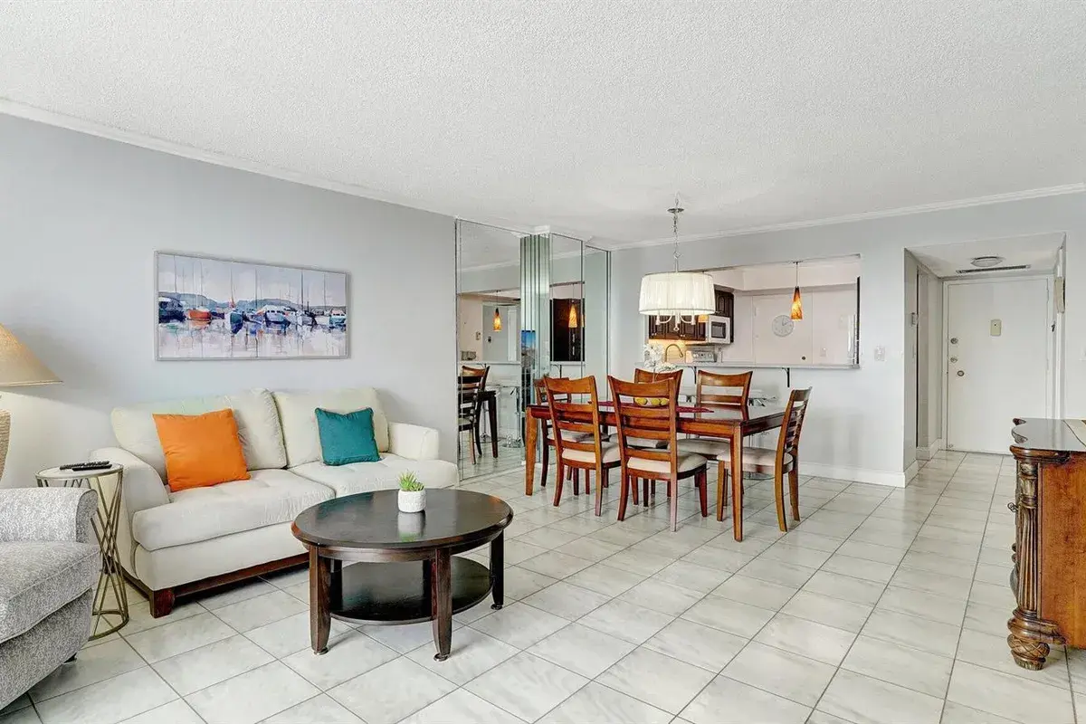 427 Golden Isles Drive # 5j, Hallandale Beach FL 33009