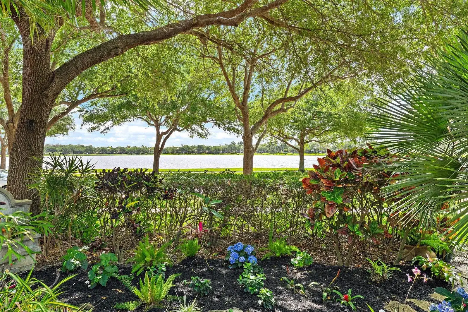 520 Tomahawk Court, Palm Beach Gardens FL 33410 photo 4