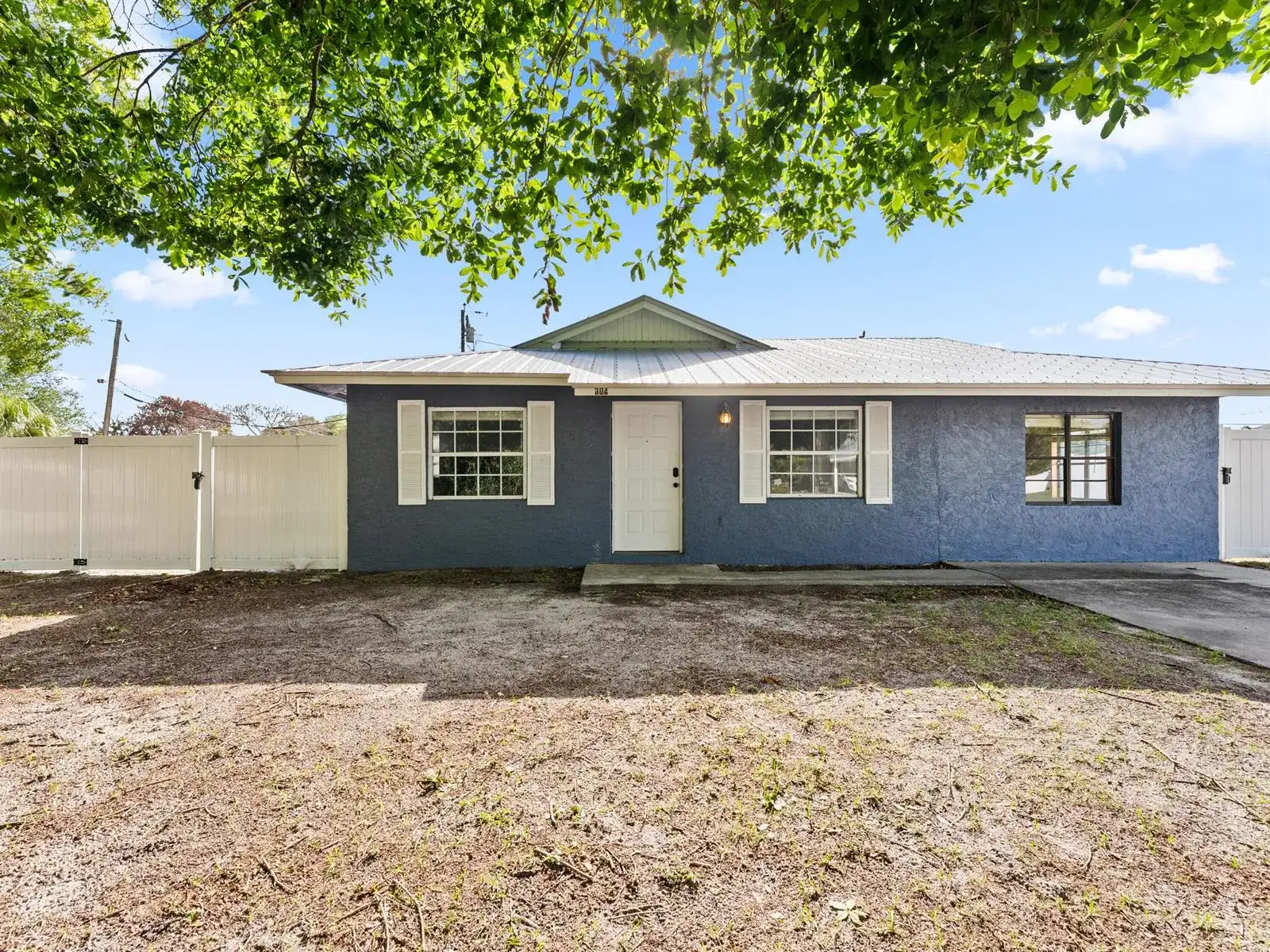 304 8th Avenue SW, Vero Beach FL 32962 photo 2