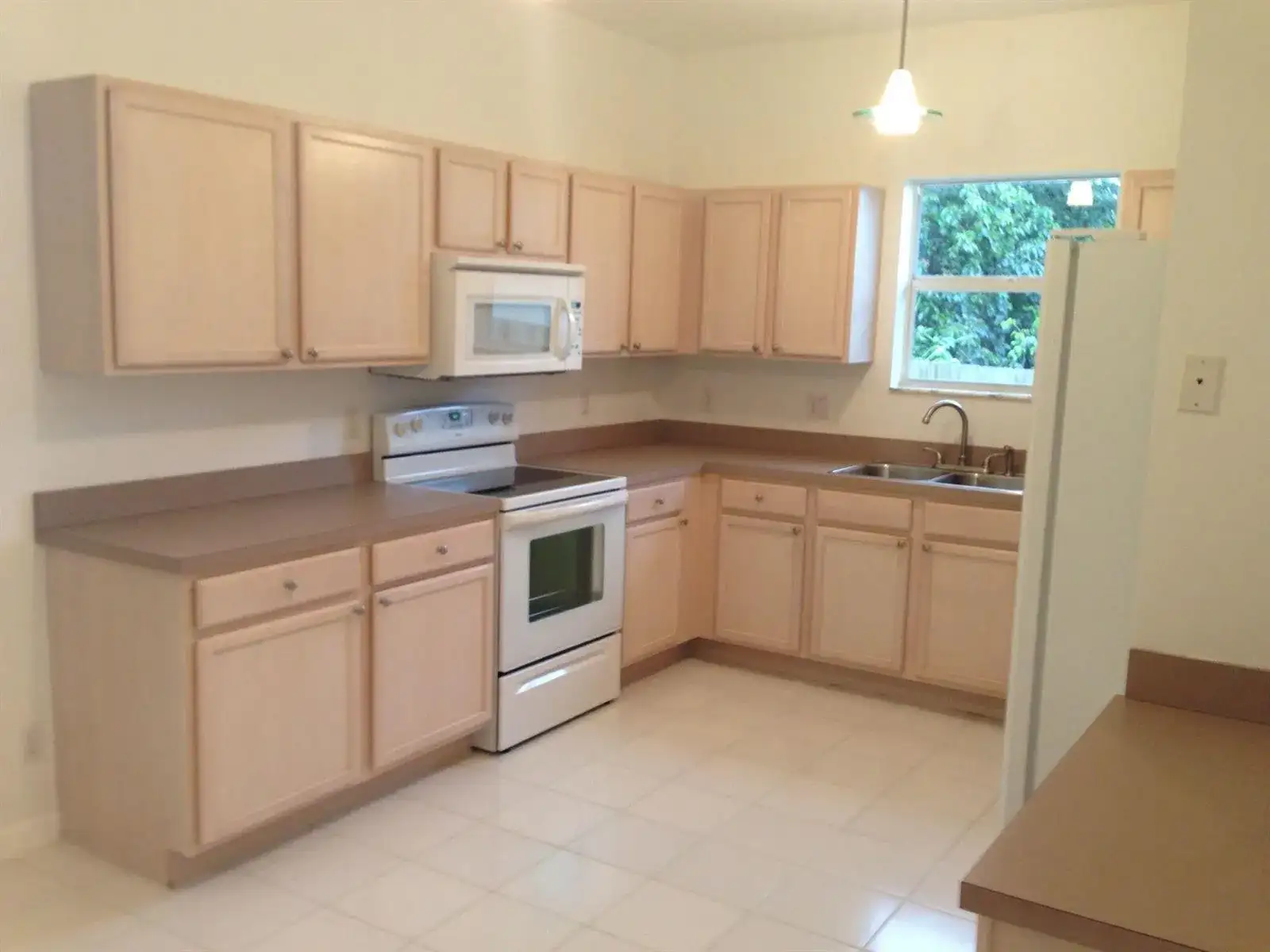 1731 Lavue Avenue, FL 33460 photo 2