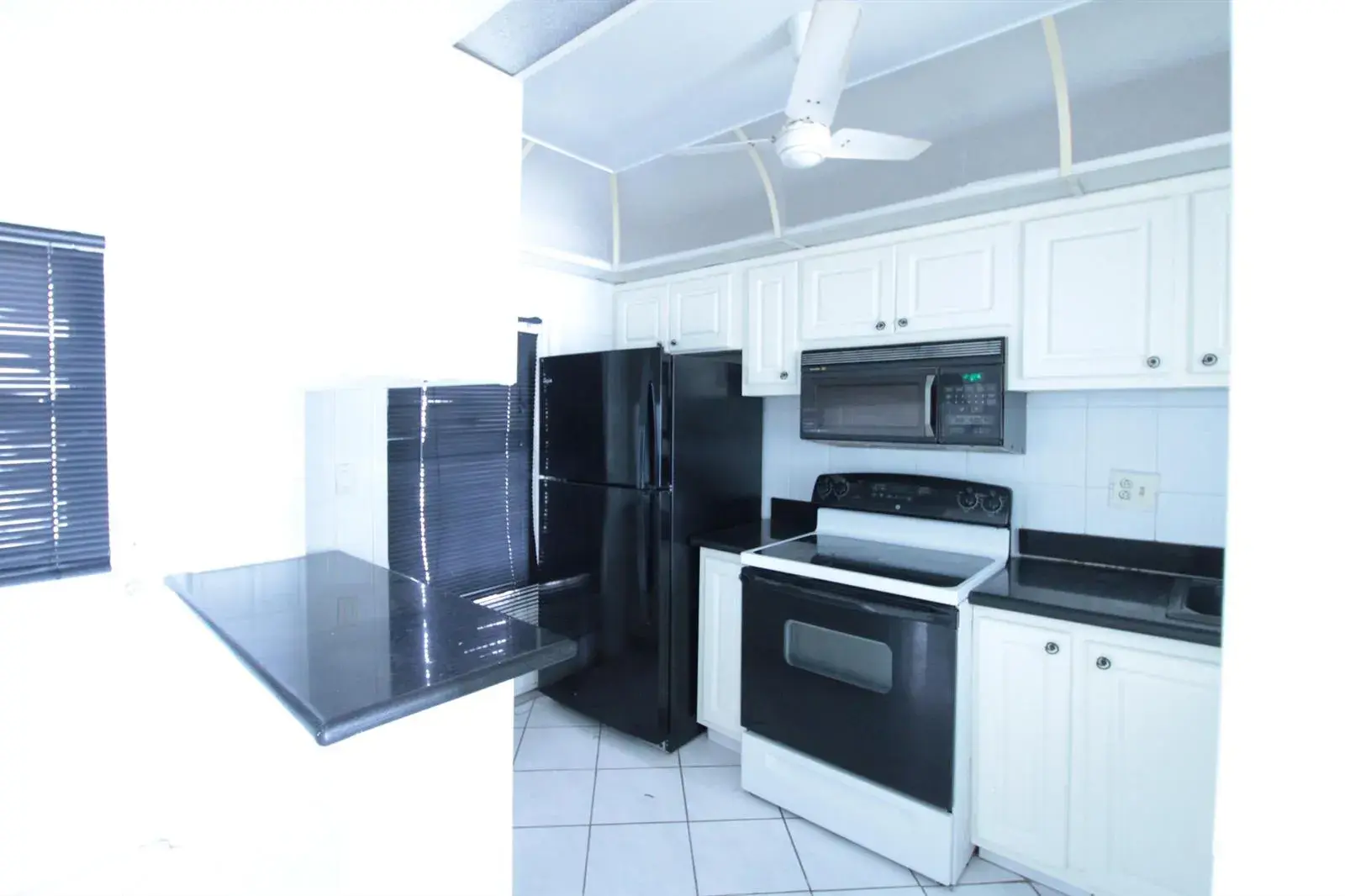 465 Paradise Isle Boulevard # 110, Hallandale Beach FL 33009