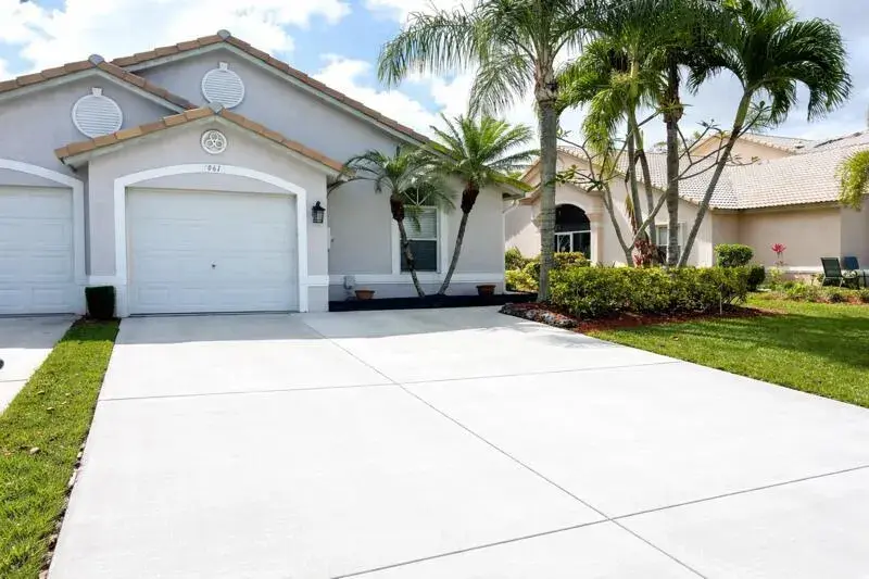 10614 Lake Shore Drive, Wellington FL 33414