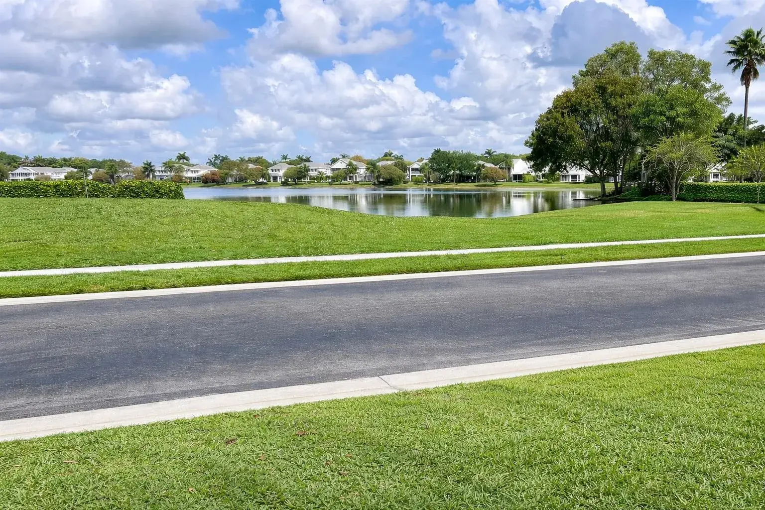 10614 Lake Shore Drive, Wellington FL 33414