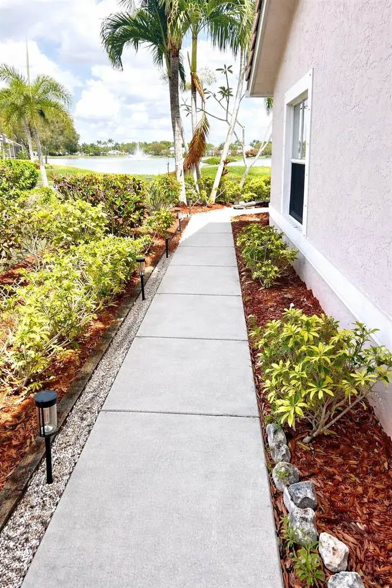 10614 Lake Shore Drive, Wellington FL 33414