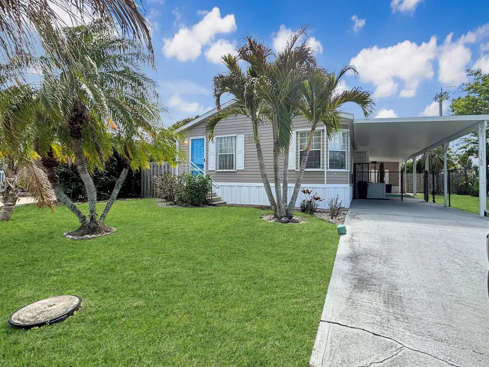 7568 SE Swan Avenue, Hobe Sound FL 33455 photo 2