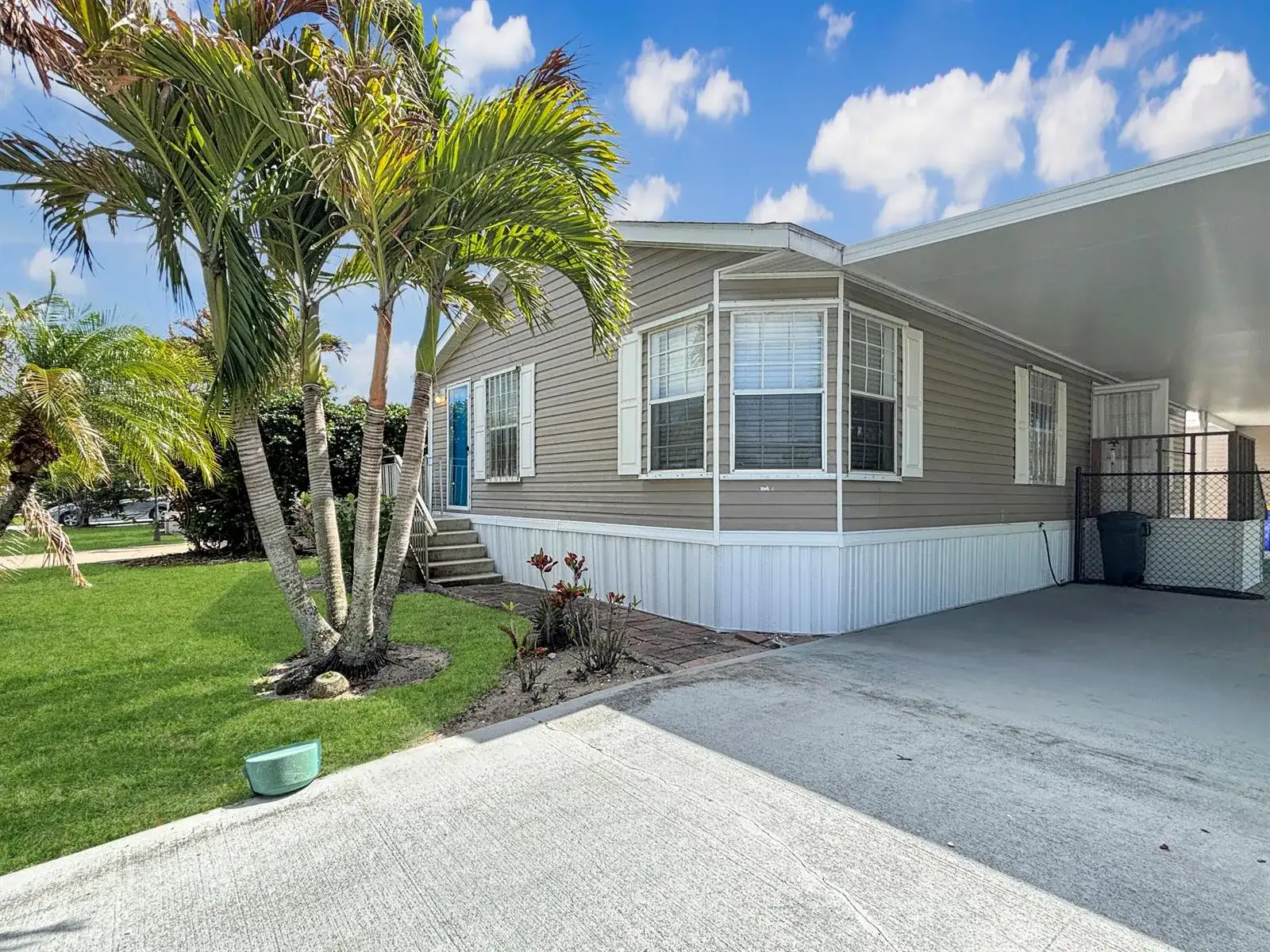 7568 SE Swan Avenue, Hobe Sound FL 33455 photo 3