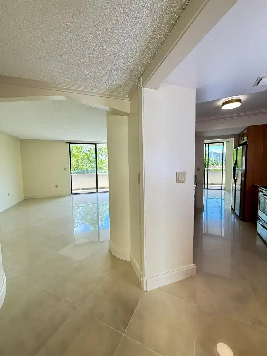 21085 NE 34th Avenue # 1, Aventura FL 33180 photo 4