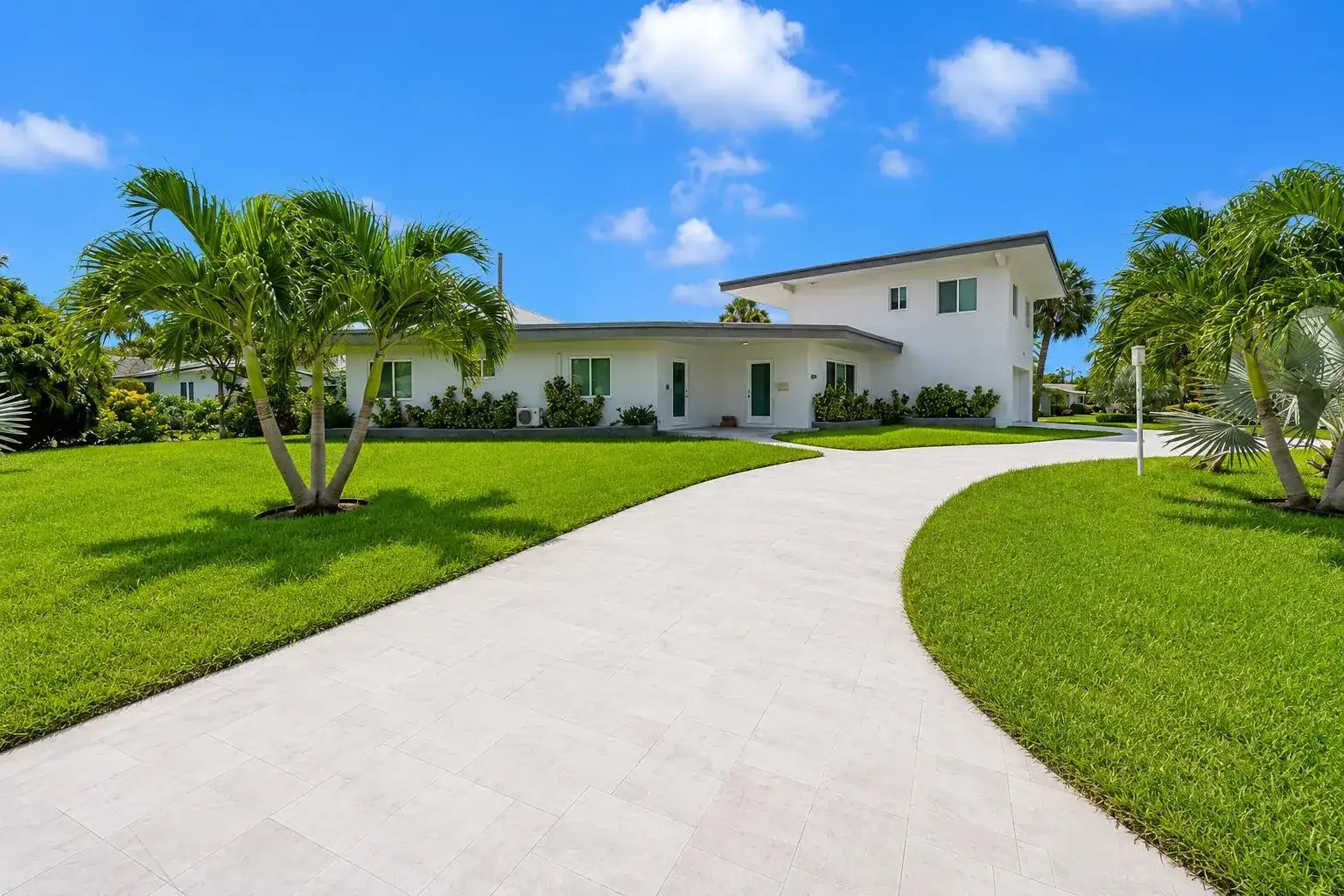 2812 NE 27th Street, Lighthouse Point FL 33064