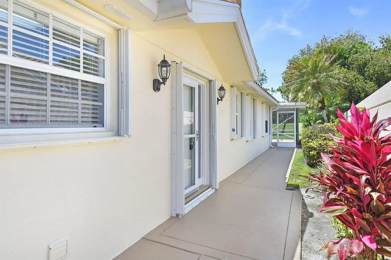 7767 SE Spicewood Circle, Hobe Sound FL 33455 photo 2