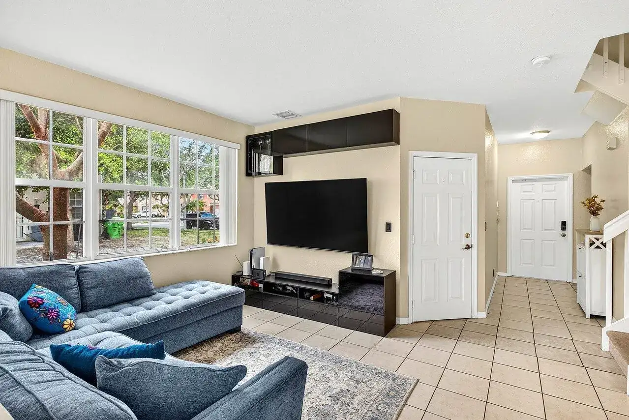 9090 NW 40th Place, Sunrise FL 33351 photo 3