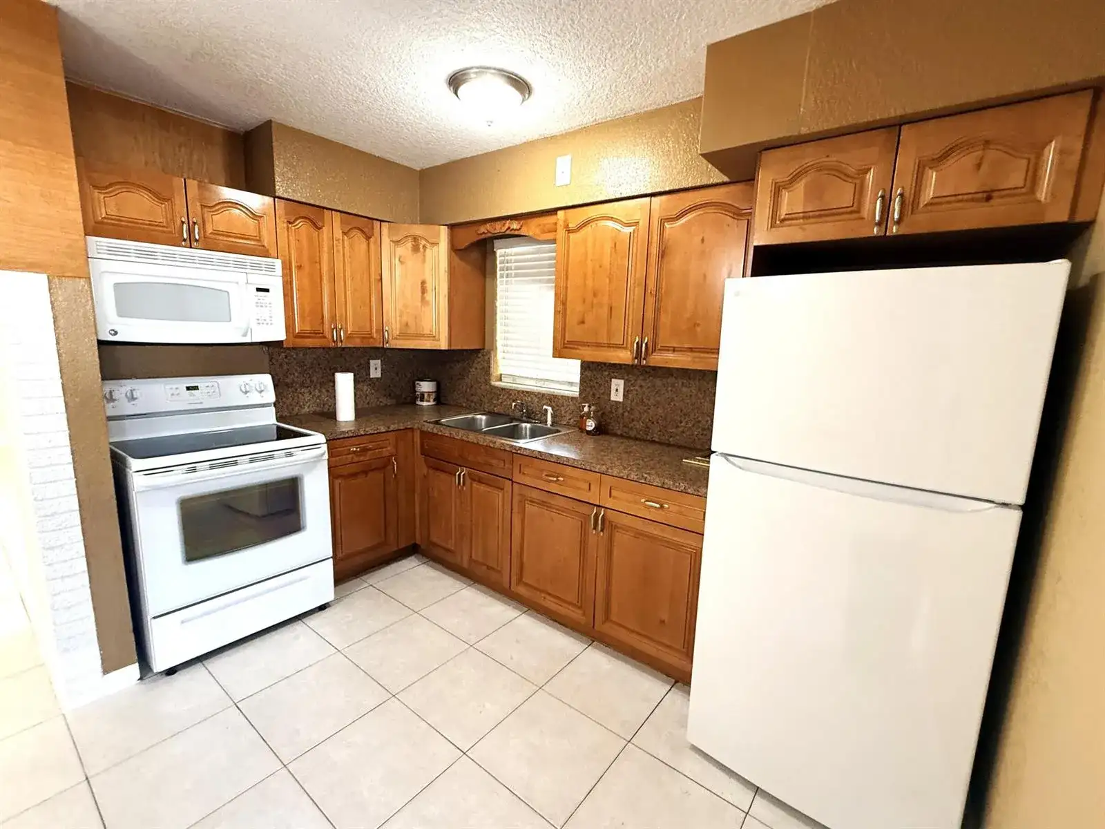 551 SE 15th Street, Pompano Beach FL 33062 photo 2