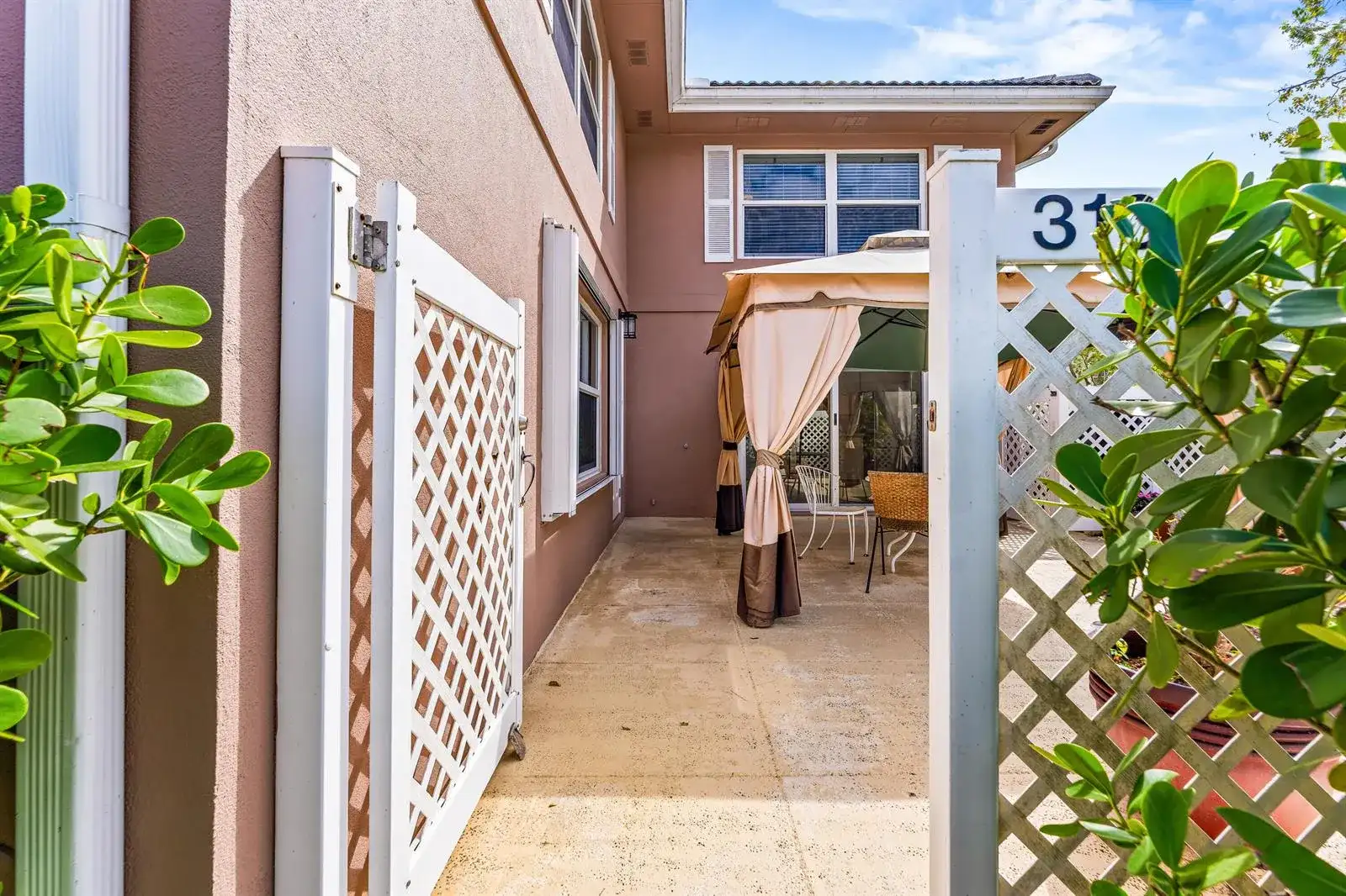 3136 Kingston Court, West Palm Beach FL 33409 photo 2
